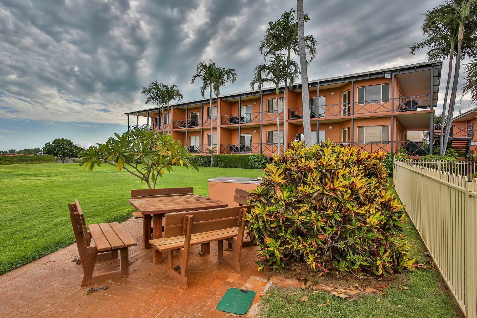 Moonlight Bay Suites Broome Zewnętrze zdjęcie